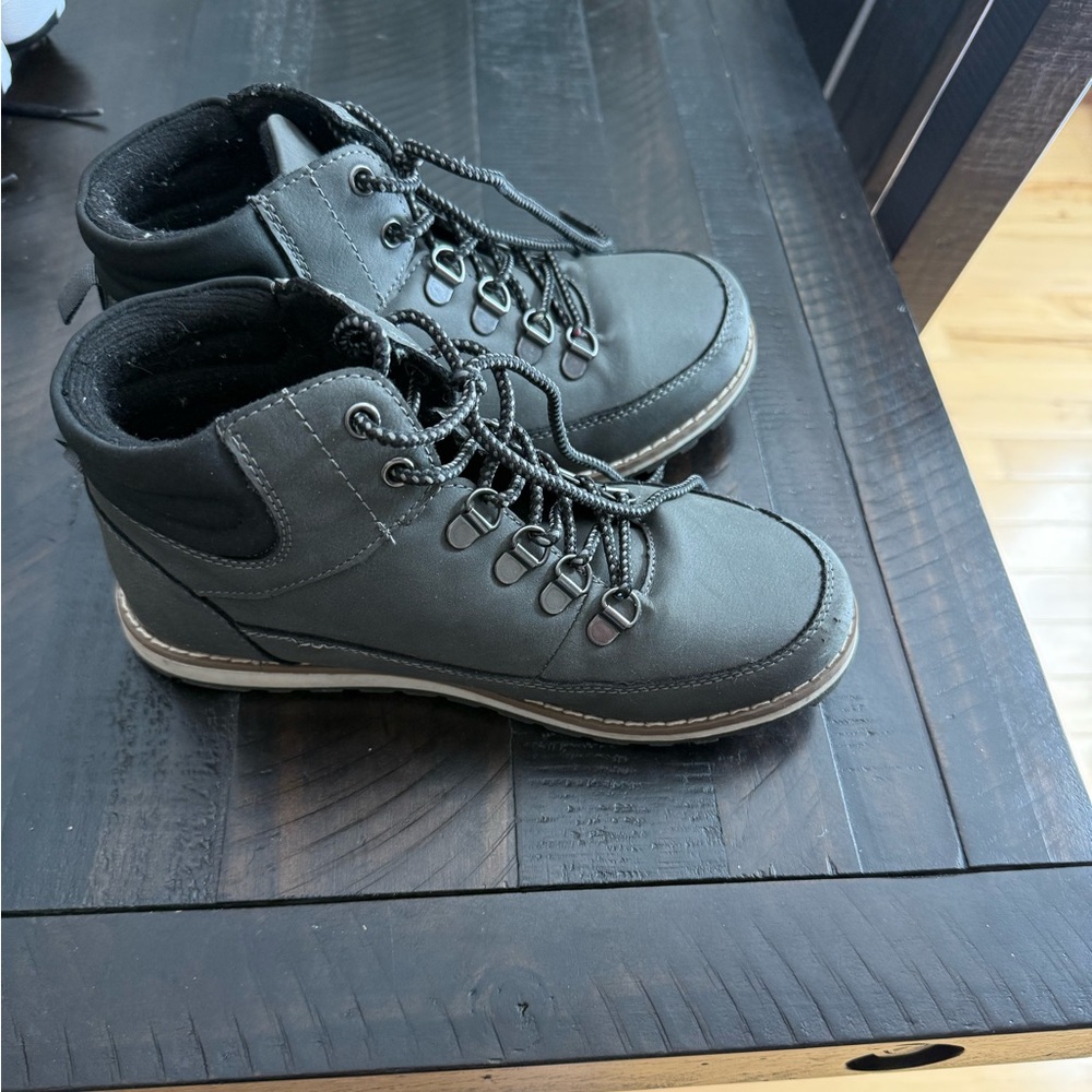 Boys boots